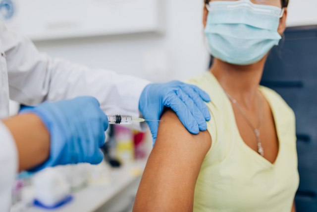 "Vakcinama nas èipuju"; "Korona ne postoji": Najèešæi komentari koje imunolozi demantuju